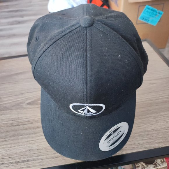 Volcom snapback black hat / cap - Picture 3 of 7